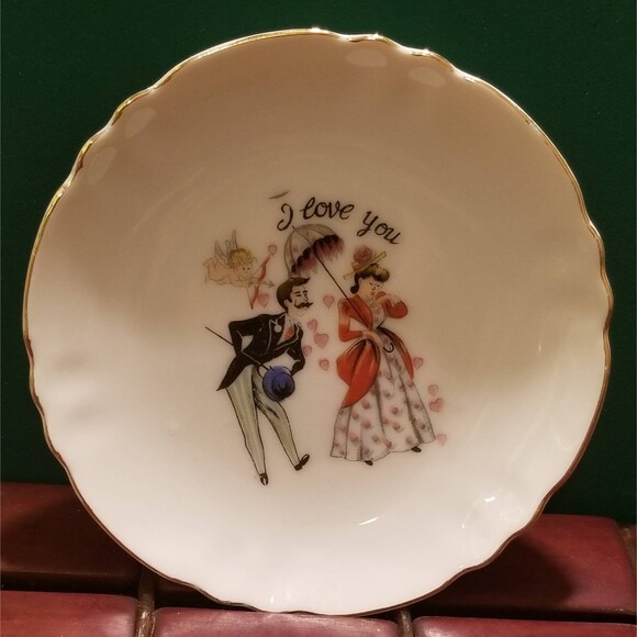 Vintage Four Mini Porcelain Plates Featuring Victorian Couple & Romantic Phrases - Picture 3 of 6